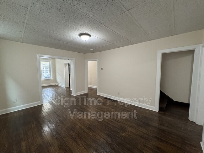 Building Photo - 836 W Washington St