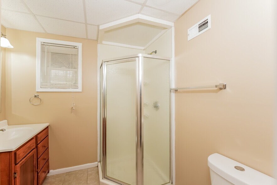 Building Photo - 5040 Loren Ln