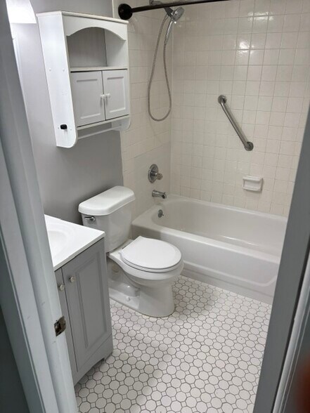 Building Photo - 105 Springwood Cir