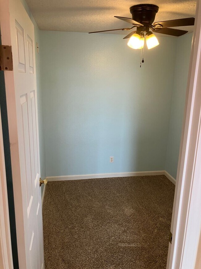 Building Photo - 3096 Deering Dr NW