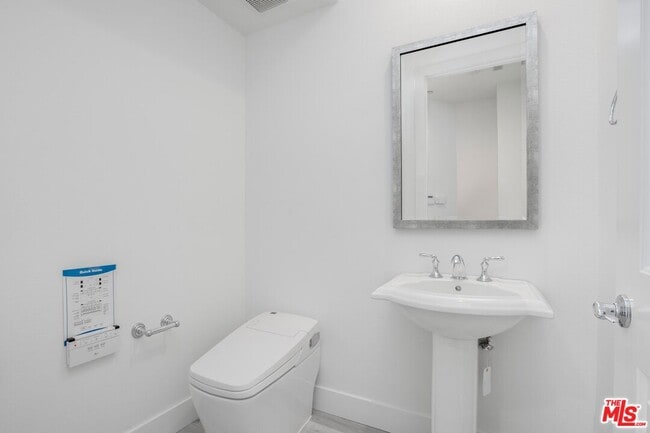 Building Photo - 20600 Bluebird Ct