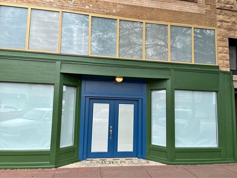 Building Photo - 827 W Main St