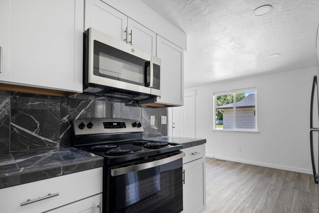 Building Photo - Completely Remodeled 3 Bedroom Duplex with...