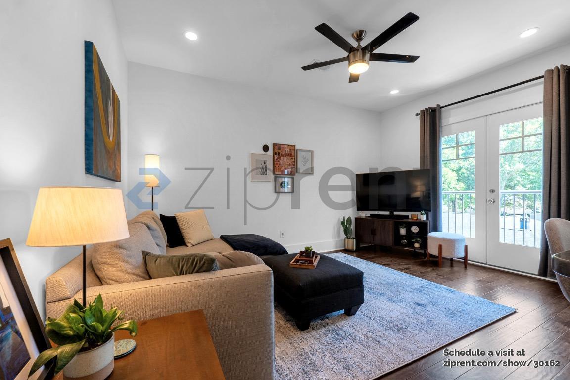 Building Photo - 303 Canton Wy