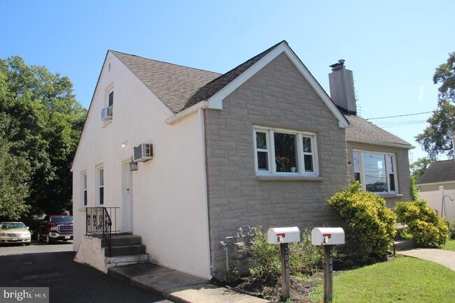 Building Photo - 308 Warwick Rd