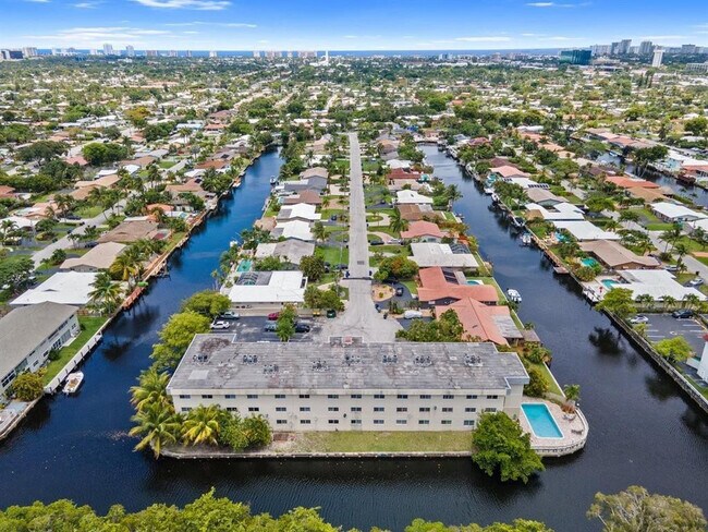 Building Photo - 1400 NE 54th St