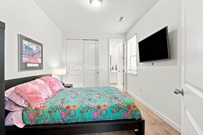 Building Photo - "Discover Spacious Elegant House in Morrison!