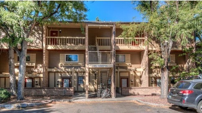 Building Photo - Top Floor Studio In The Wimbledon Condos! Ideal Location!