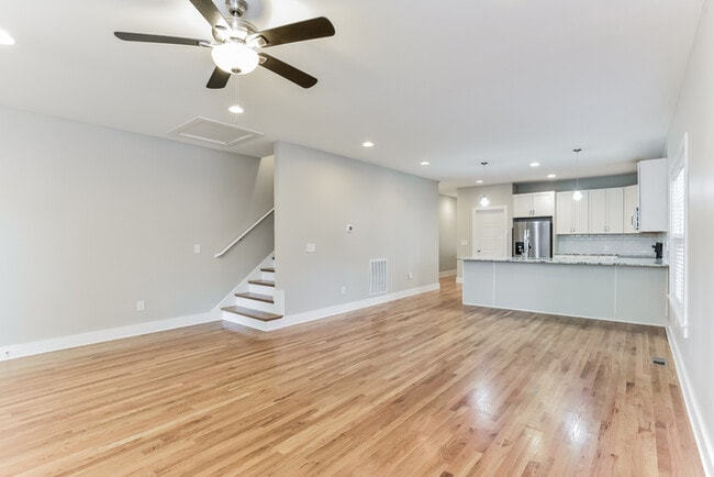 Building Photo - 2022B Greenwood Cir