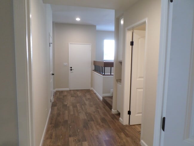 Building Photo - 806 Cardamom Ct
