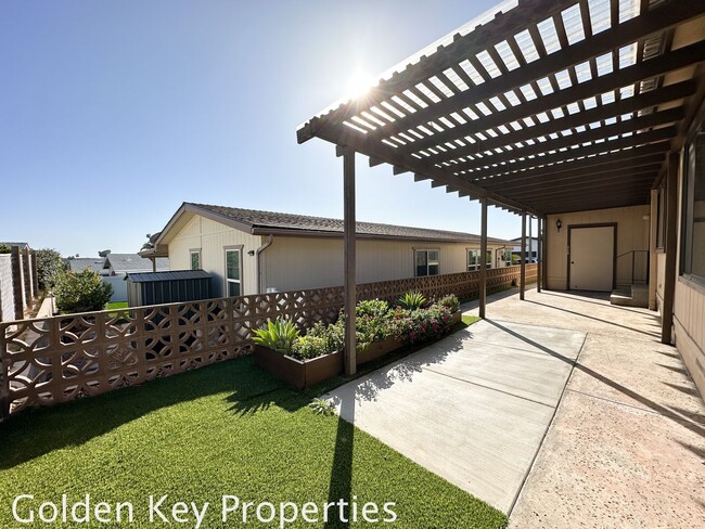 Building Photo - Spacious single-level home in the Vista De...