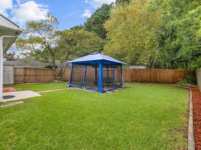 Building Photo - Beautiful 4 Bedroom Home with Bonus Room and Fenced Yard