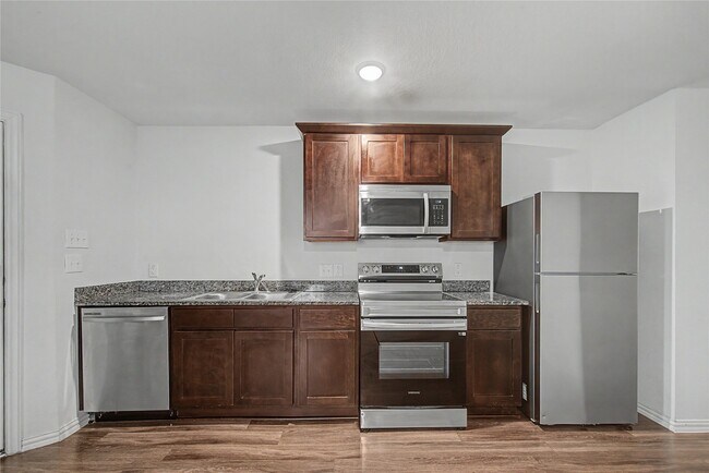 Building Photo - 5409 Nielan St