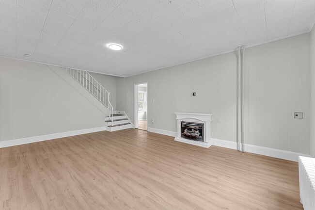 Building Photo - 647 N Delaware St
