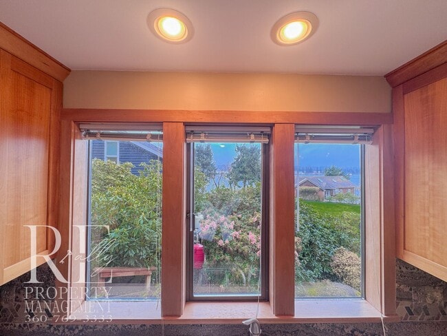 Building Photo - Vaulted 2-Bed Home with Scenic Views, Gas Fireplace & Oversized Deck