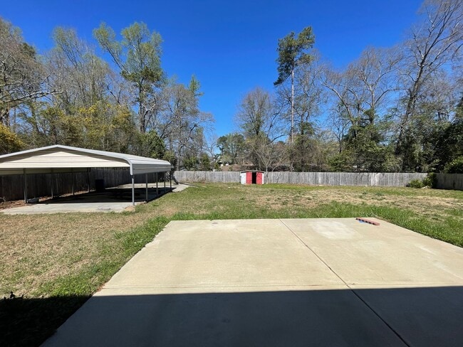 Building Photo - 3 bed/2 bath home in Martinez w/huge backyard and covered patio