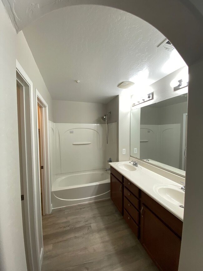 Building Photo - Resort-Style Living in Gilbert – 3 Bed Townhome Near SanTan Village