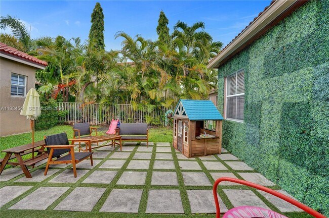 Building Photo - 930 Bluewood Terrace