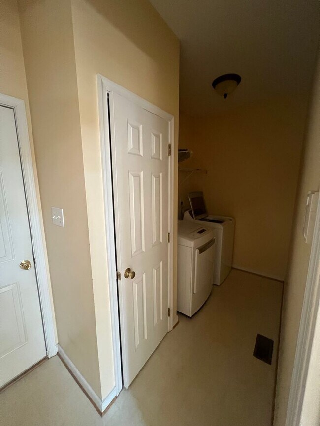 Building Photo - 11837 Club Ridge Dr
