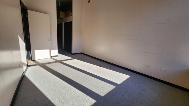 Building Photo - 333 W Hubbard St