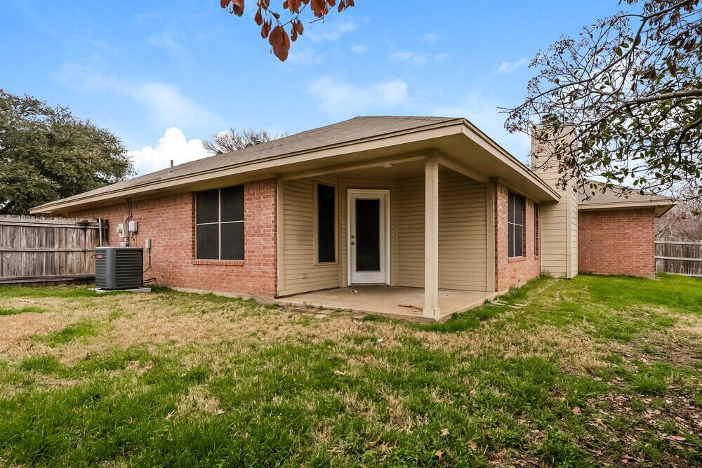 Building Photo - 704 Stonebrooke Dr