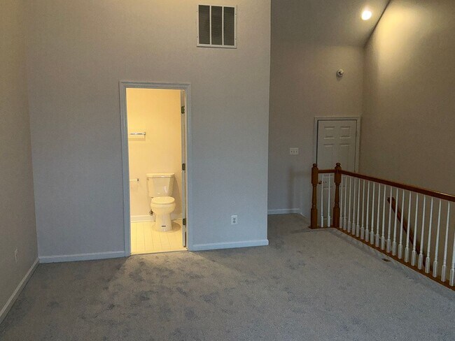 Building Photo - Beautiful 4BR 4.5BA 4 level townhome with 2 car attached garage located in the Fallsgrove Community