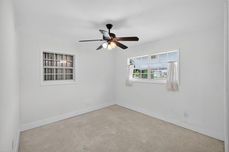 Building Photo - 3131 SW 20th Ct