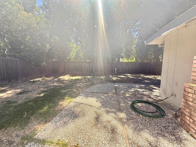 Building Photo - 604 Radcliffe Dr