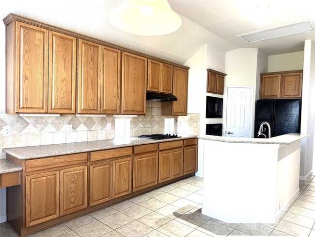 Building Photo - 2910 Sandleigh Dr