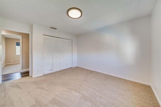 Building Photo - 558 Stonemont Dr