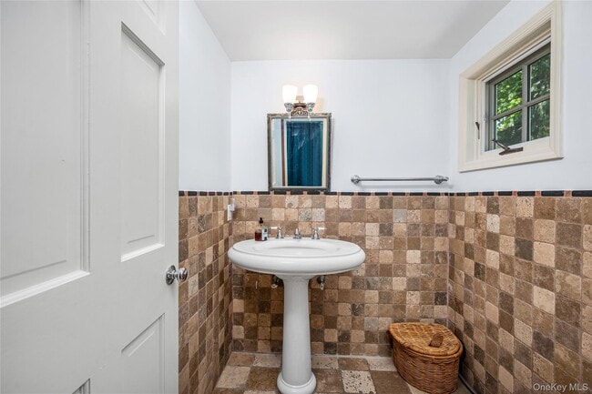 Building Photo - 197 US-9W