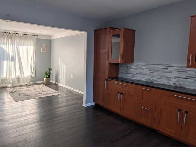 Building Photo - 7074 Foxridge Dr