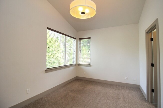 Building Photo - 2273 SE 77th Ave