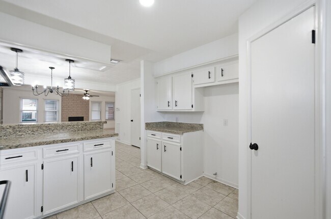 Building Photo - 66 T Huxley Ln