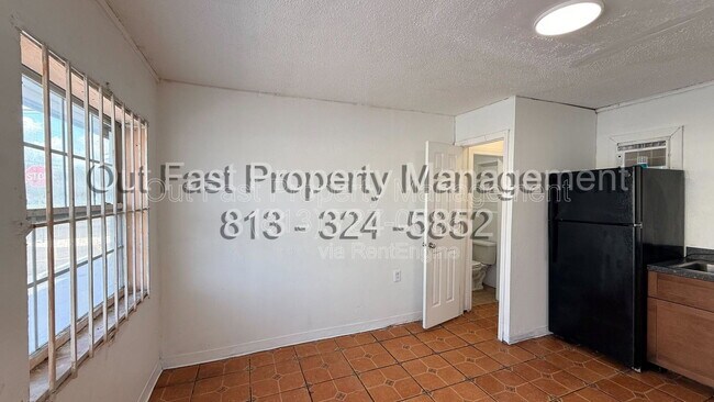 Building Photo - 9718 N Nebraska Ave