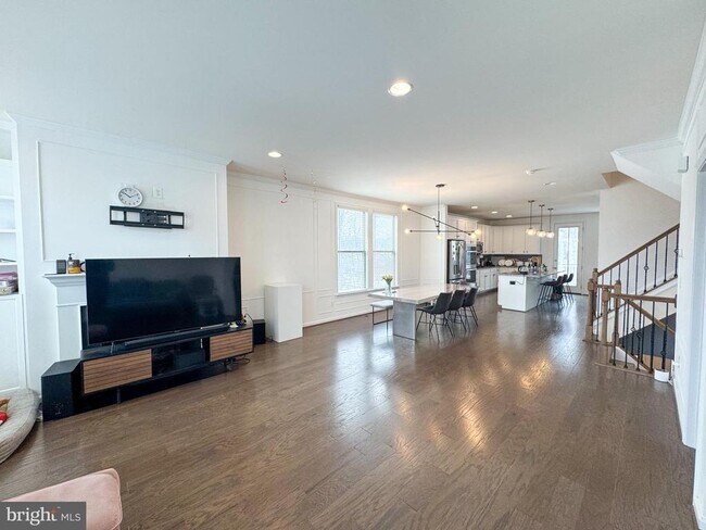 Building Photo - 42462 Dogwood Glen Square