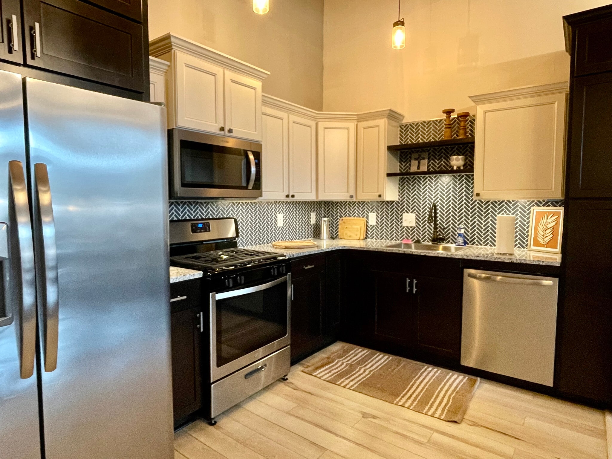 Full service kitchen - 713 S. Baker St.