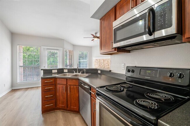 Building Photo - 6804 N Capital of Texas Hwy