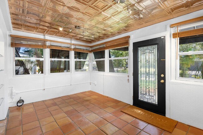 Building Photo - 3623 Chelsea St