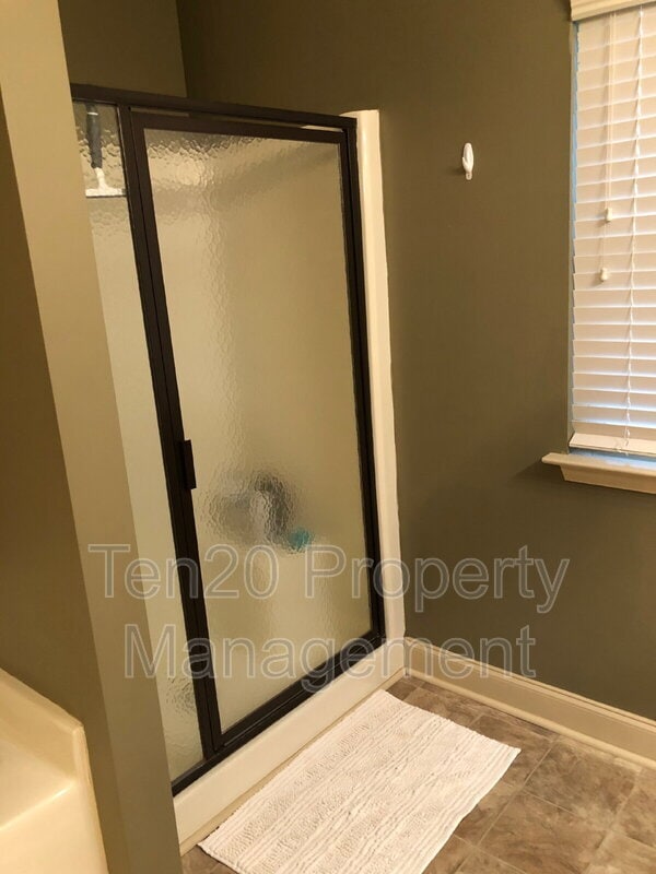 Building Photo - 2 Golden Eagle Ct