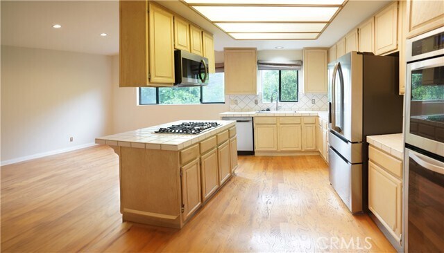 Building Photo - 14025 Riverside Dr