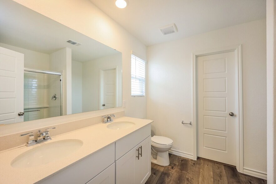 Building Photo - 1350 Vallarta Centro