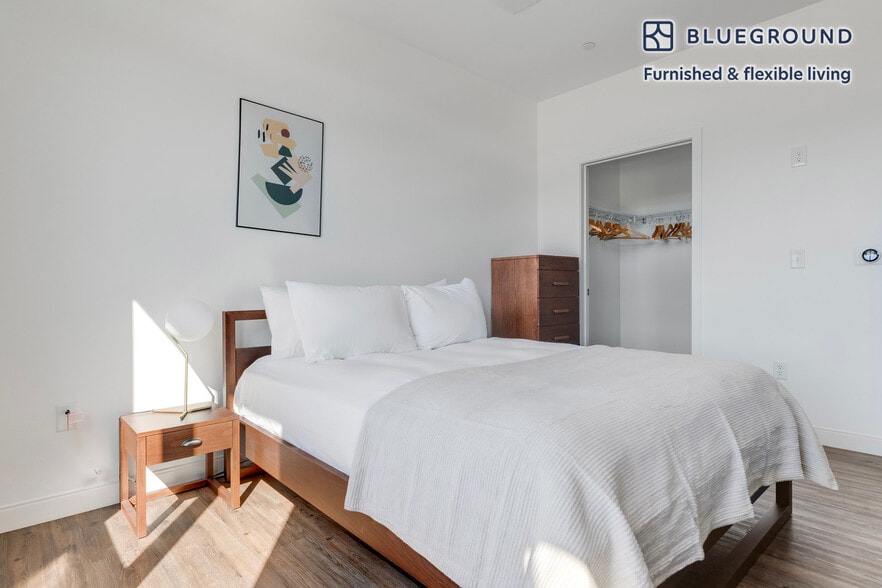 Building Photo - 845 Washington St