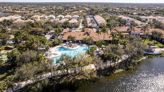 Building Photo - ** ISLAND WALK ** 3 BED + DEN / 2.5 BATH -...