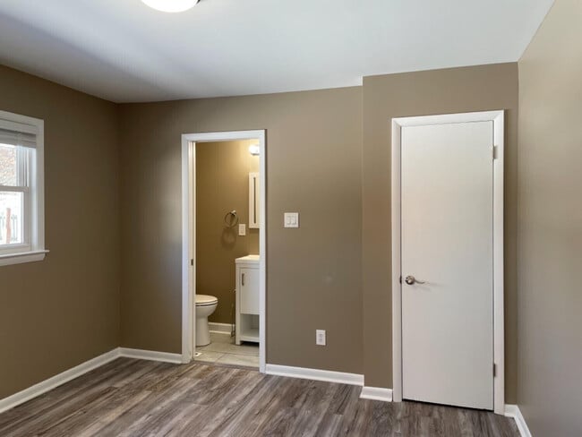 Building Photo - 2470 Millbrook Dr
