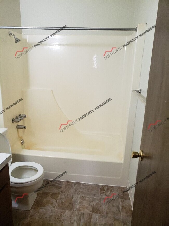 Building Photo - STATUS: *AVAILABLE * | R14 |  $1795