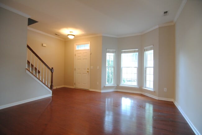 Building Photo - 10722 Edmundson Ave