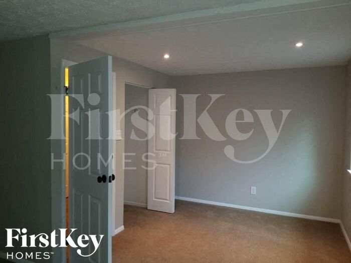 Building Photo - 4822 White Oak Tree