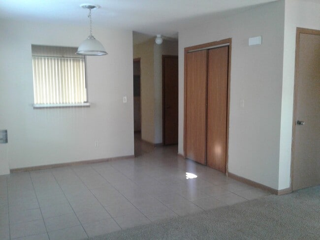 Building Photo - 315 Catherine Dr