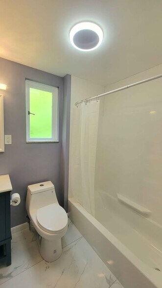 Tub & Shower - 1003 Middle Rd